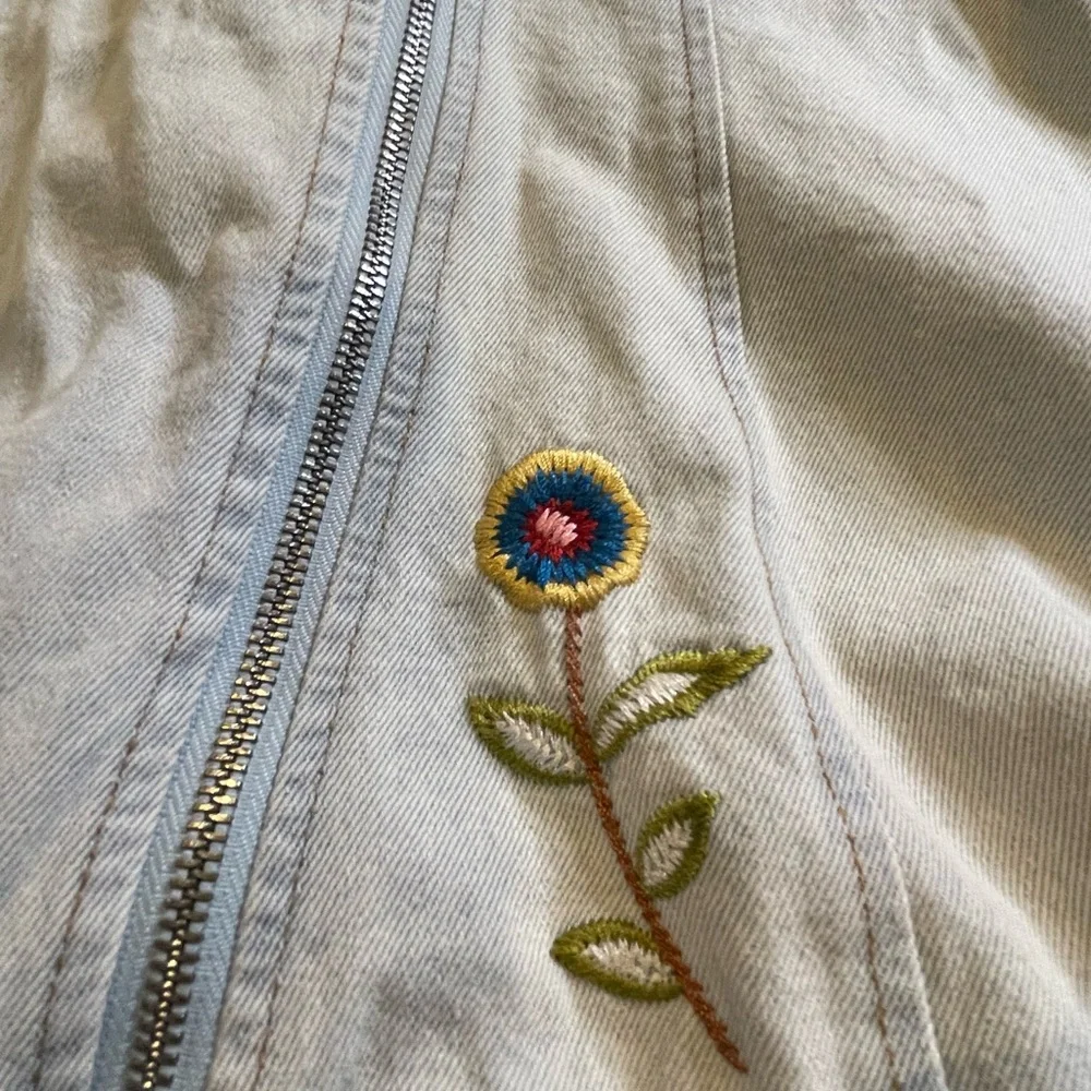 Vintage Candies Floral Embroidered Jean Jacket blue bird and flowers sz large - Picture 10 of 12
